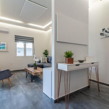 Misty Grey Apartment Near City Centre Ираклио Екстериор снимка