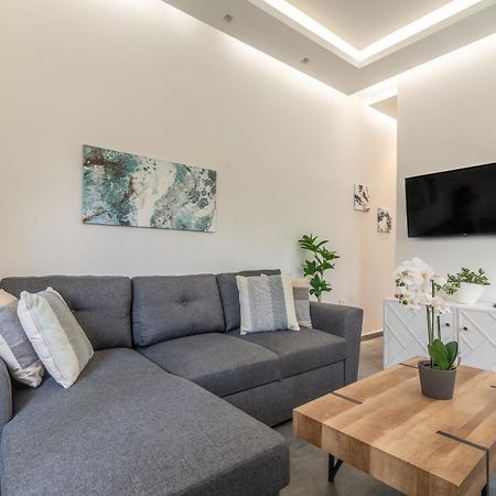 Misty Grey Apartment Near City Centre Ираклио Екстериор снимка