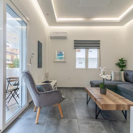 Misty Grey Apartment Near City Centre Ираклио Екстериор снимка