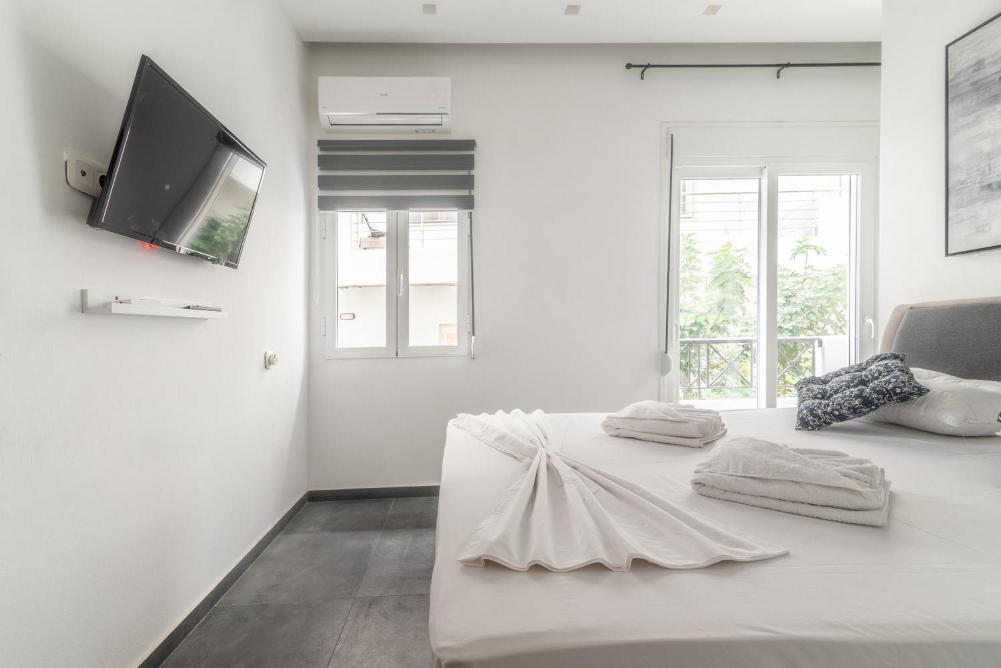 Misty Grey Apartment Near City Centre Ираклио Екстериор снимка