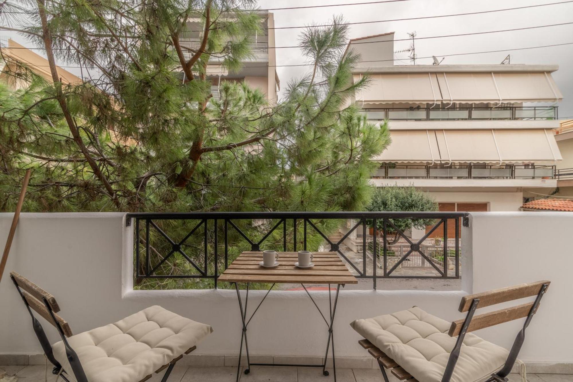 Misty Grey Apartment Near City Centre Ираклио Екстериор снимка