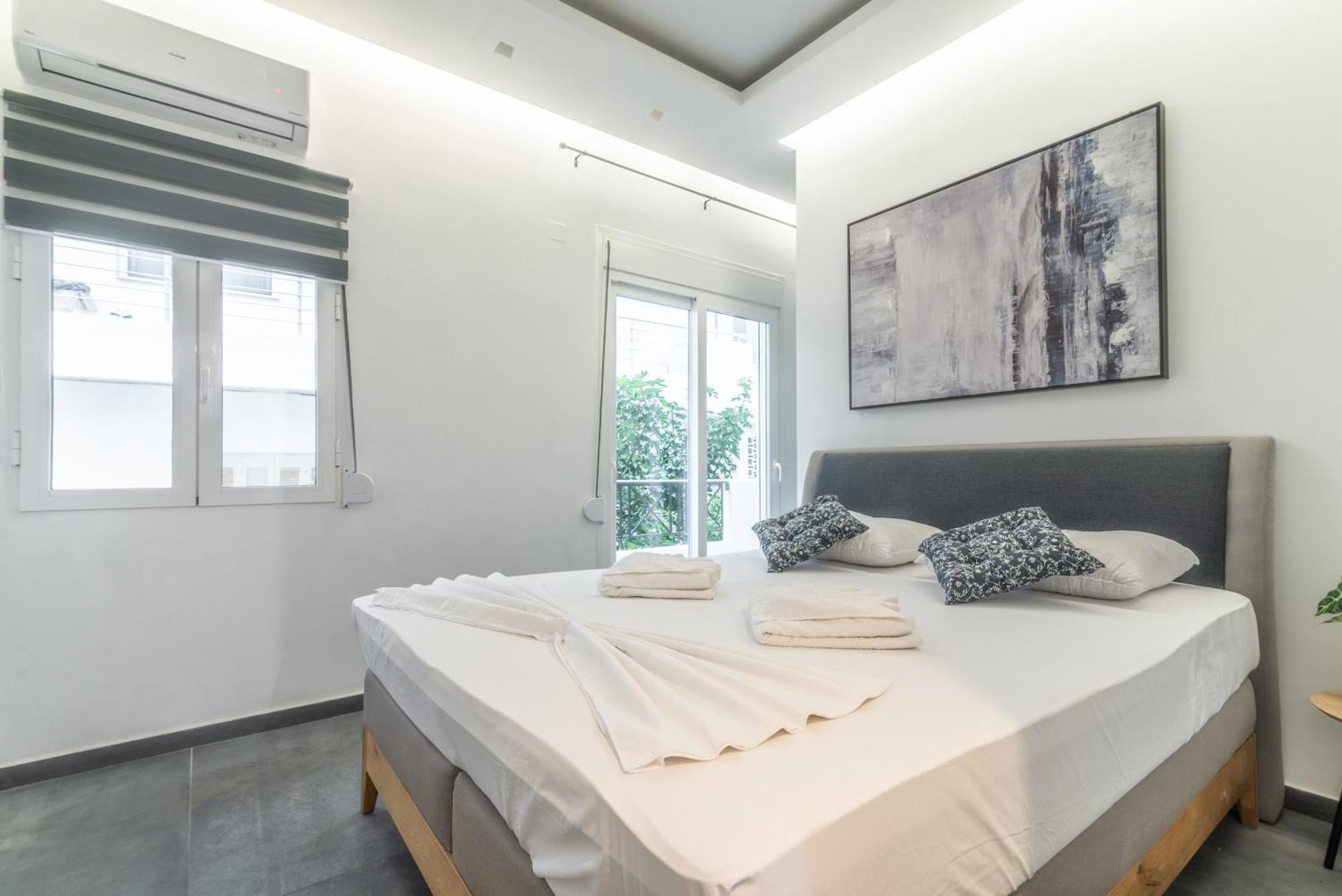 Misty Grey Apartment Near City Centre Ираклио Екстериор снимка
