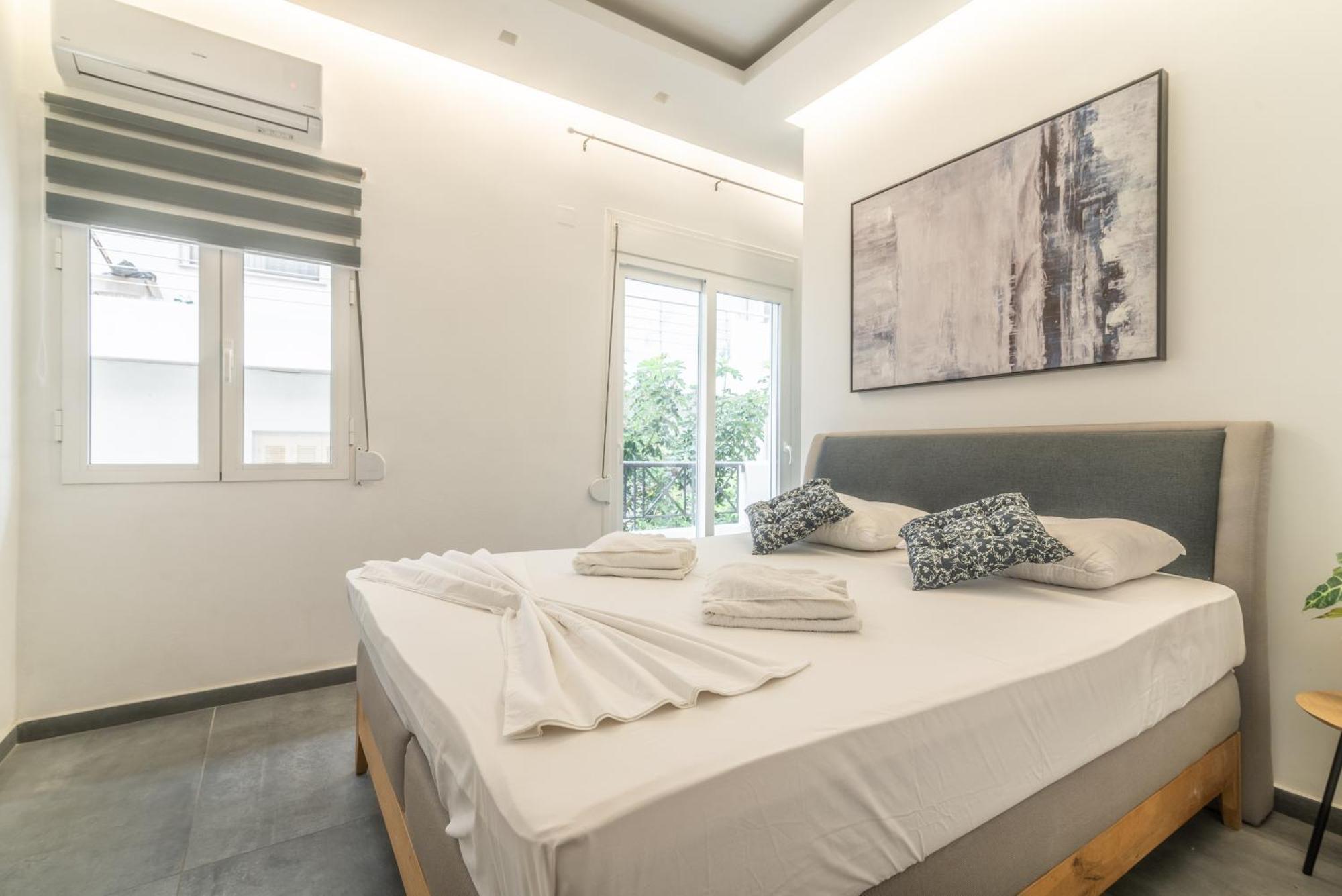 Misty Grey Apartment Near City Centre Ираклио Екстериор снимка