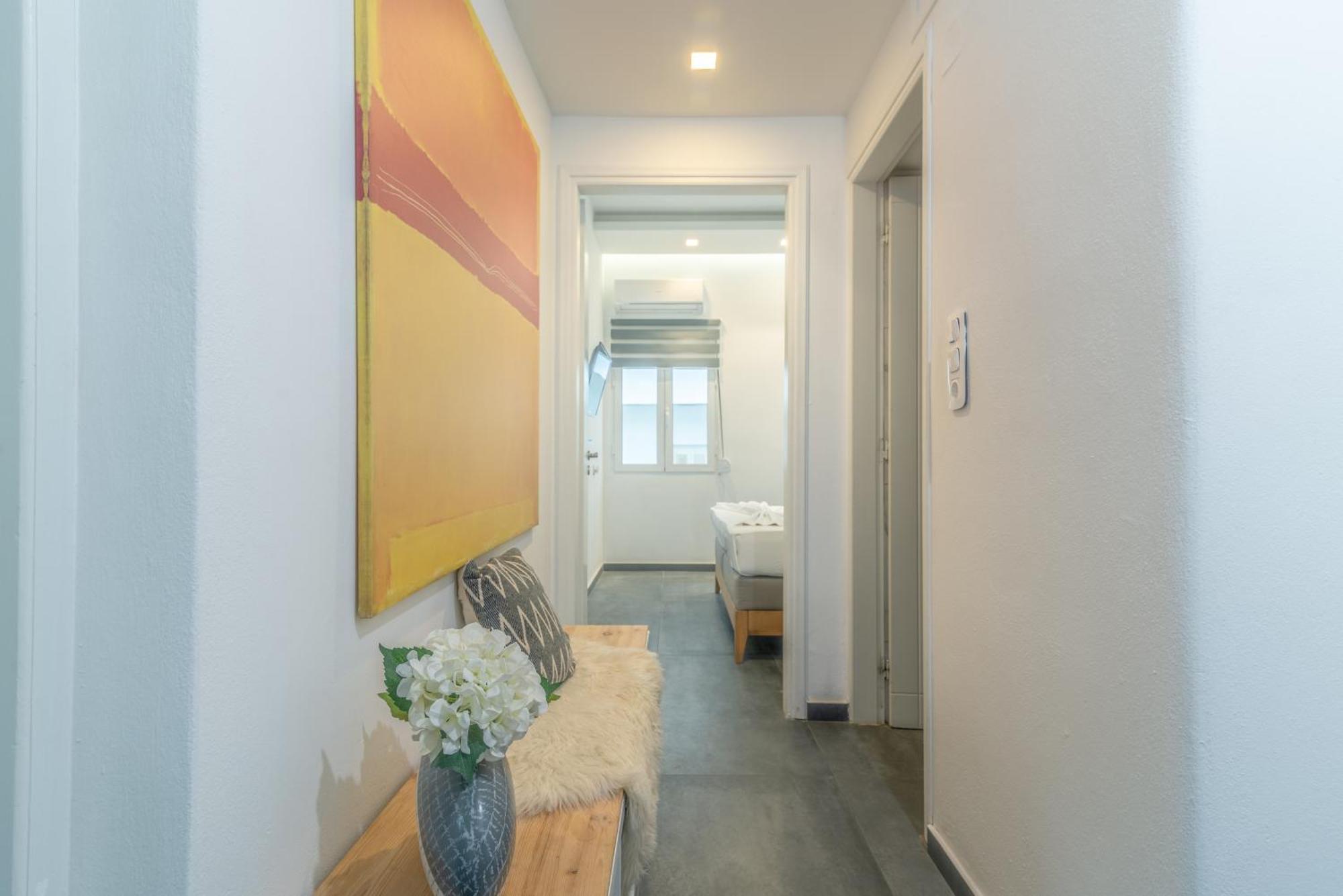 Misty Grey Apartment Near City Centre Ираклио Екстериор снимка