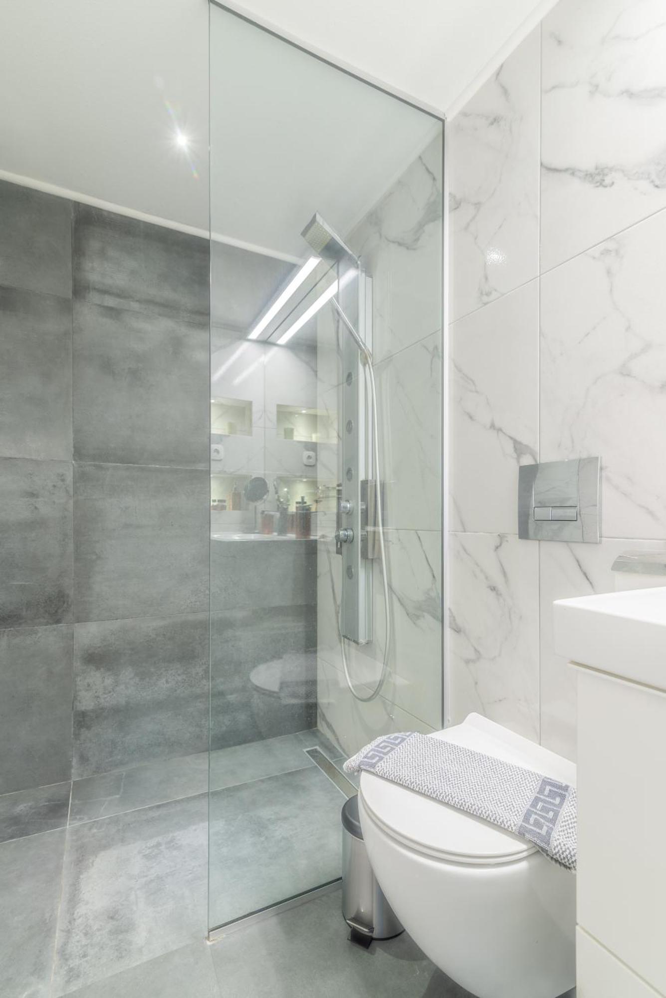 Misty Grey Apartment Near City Centre Ираклио Екстериор снимка