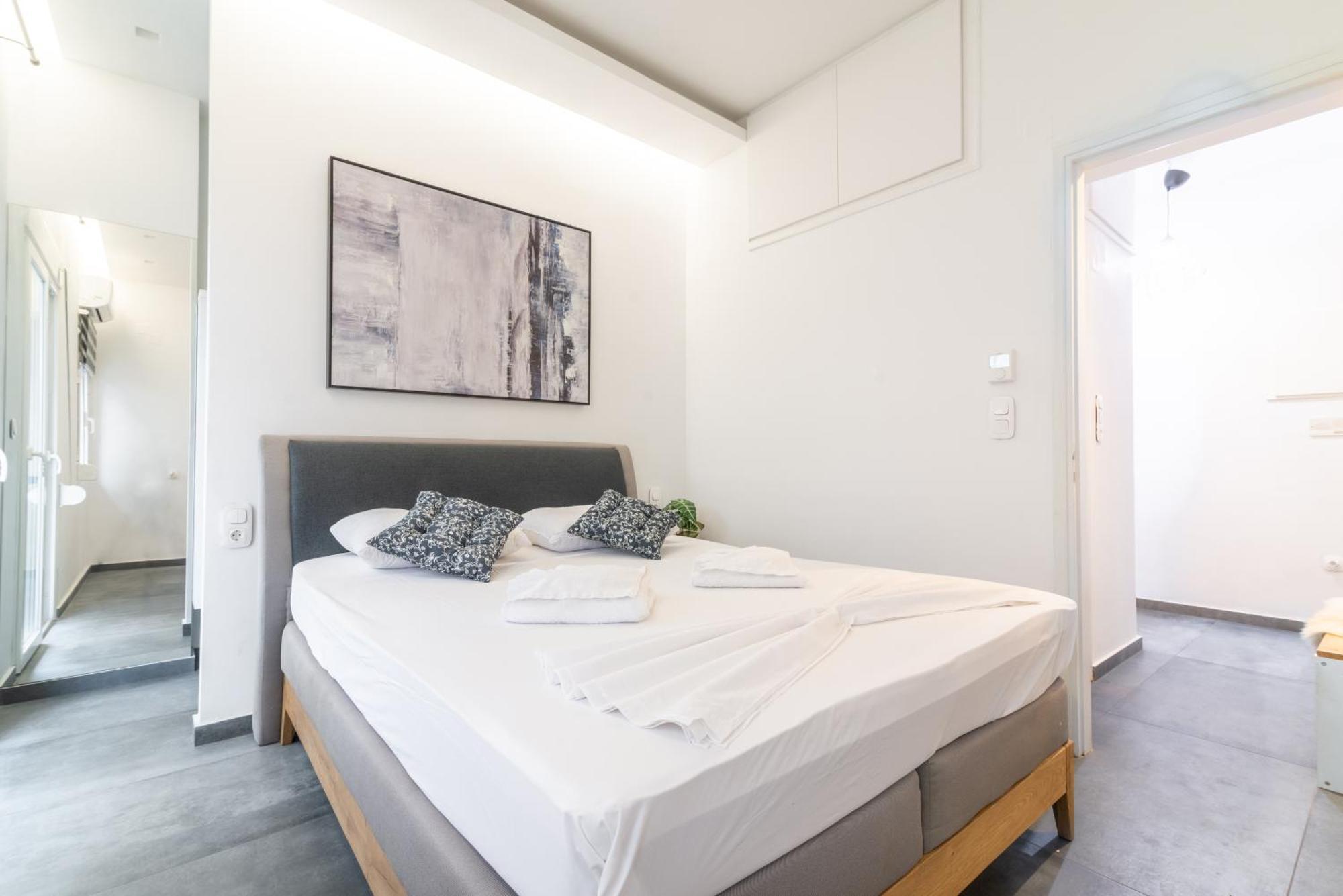 Misty Grey Apartment Near City Centre Ираклио Екстериор снимка