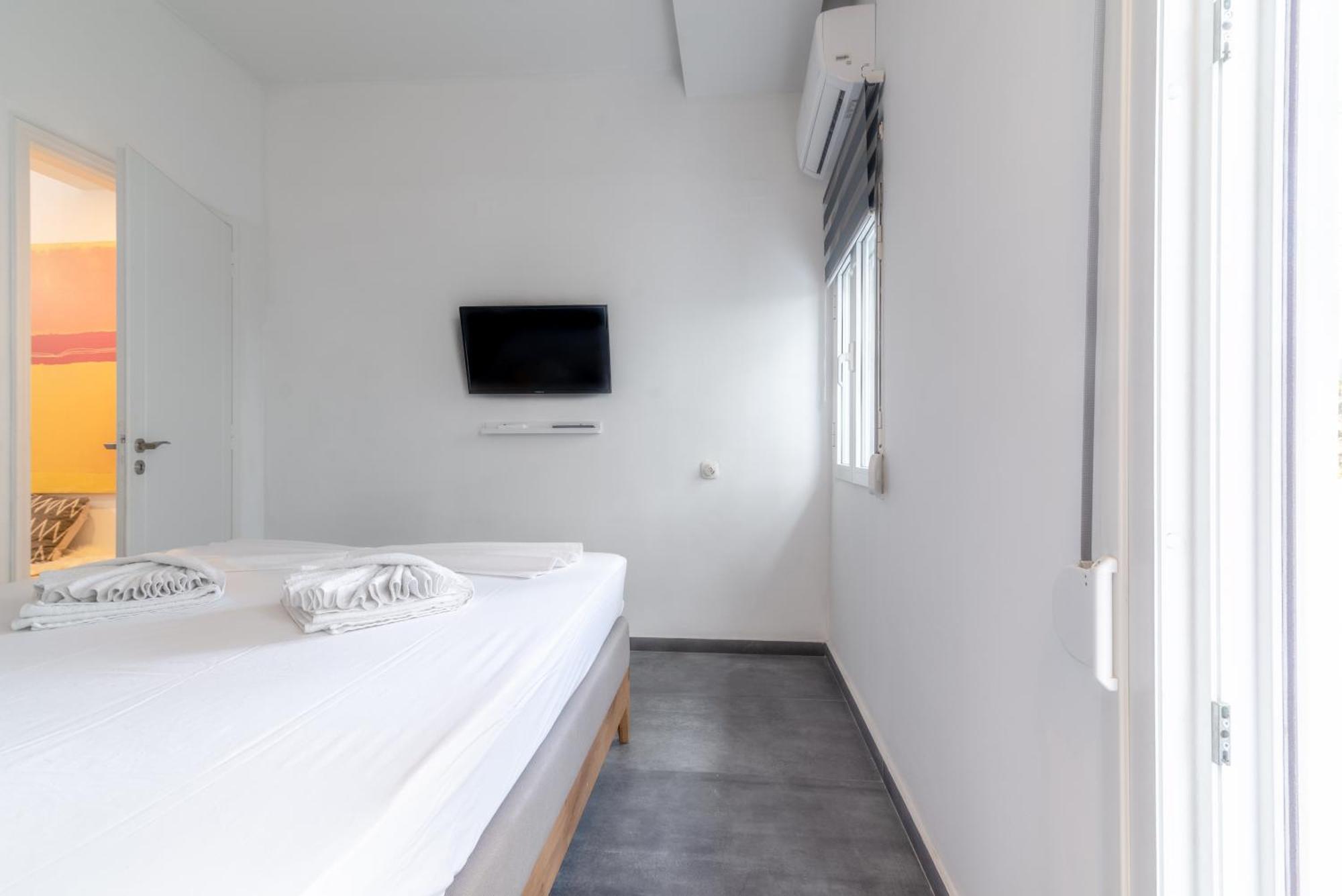 Misty Grey Apartment Near City Centre Ираклио Екстериор снимка